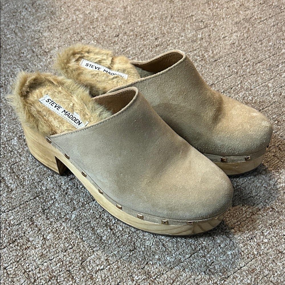 Steve Madden Tan Fur-Lined Clogs